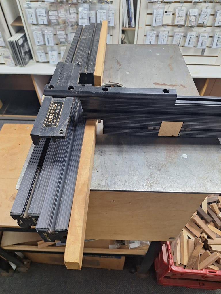 Veritas Router Table with Masterrraft Router - USED